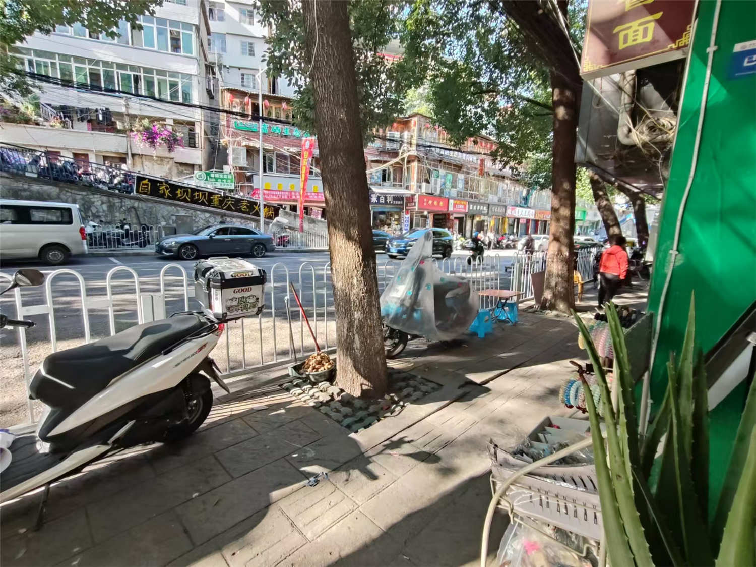 宅吉路临街6年美甲店转让 可空转